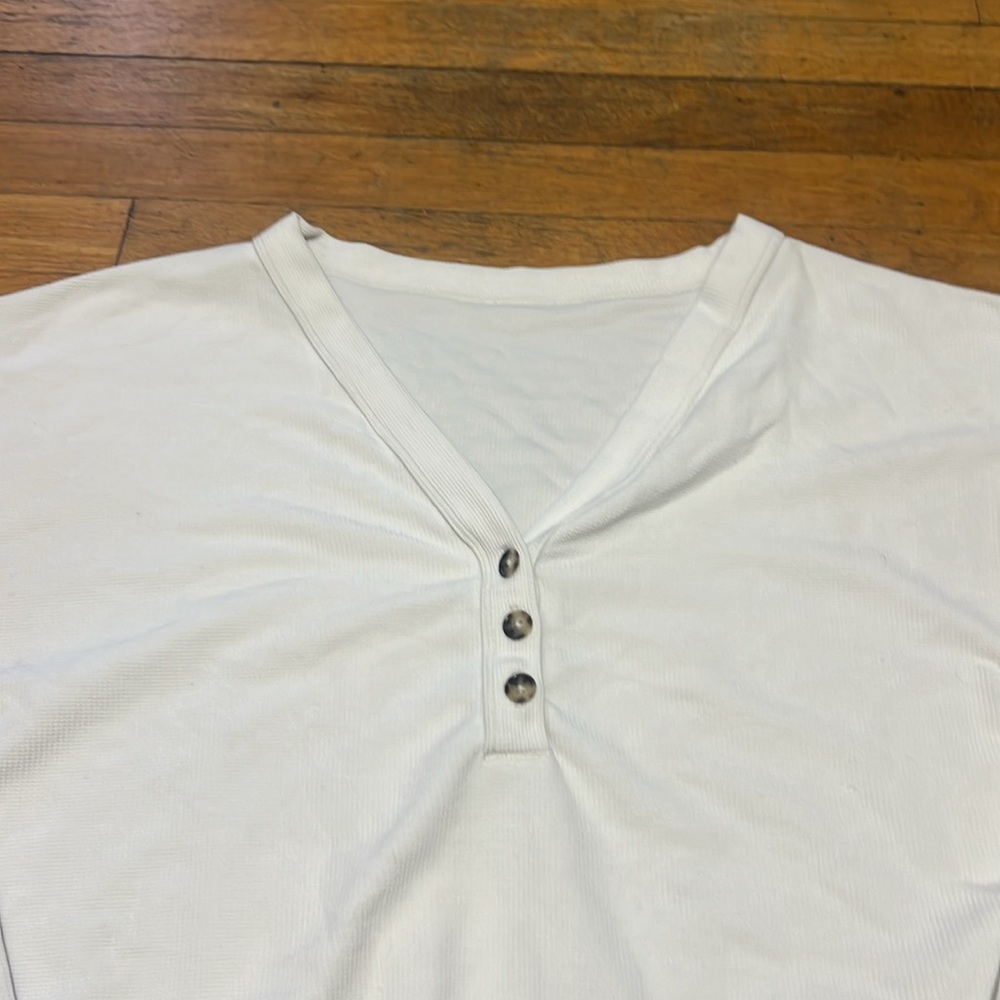 Alo Yoga AloLux SoHo Oversized Crop Henley Long Sleeve in Birch White, size M/L - Picture 6 of 15